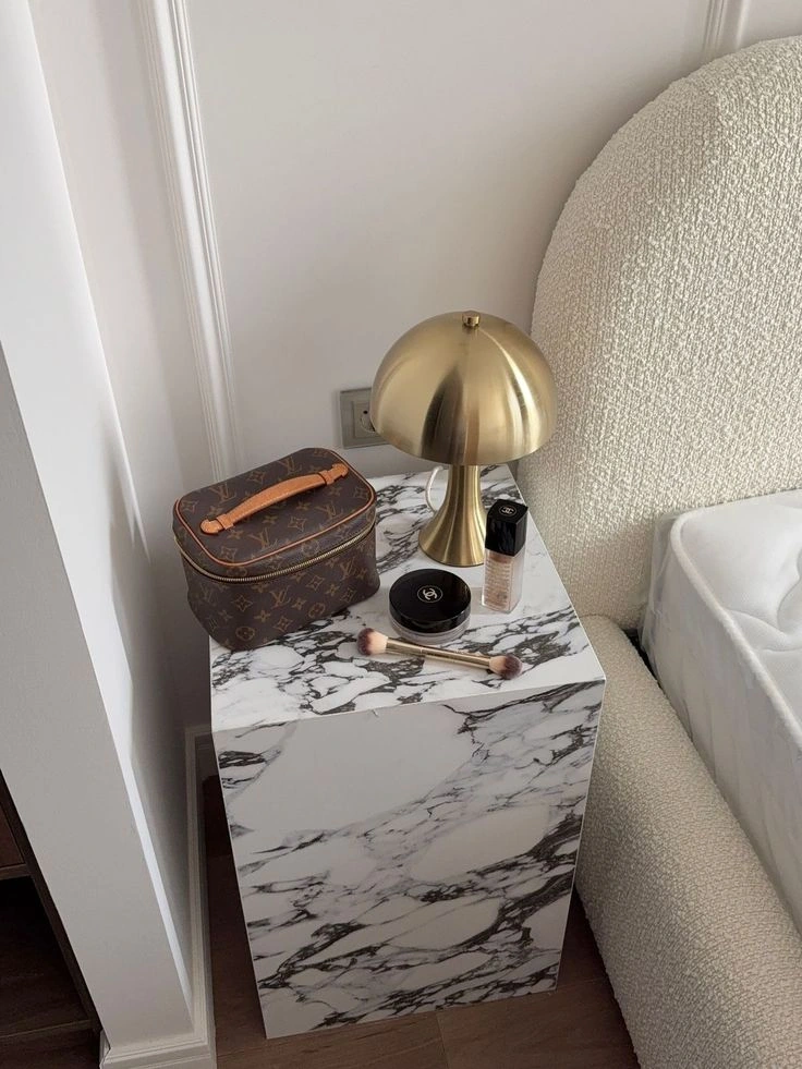 Calacatta Viola marble side table – view 06
