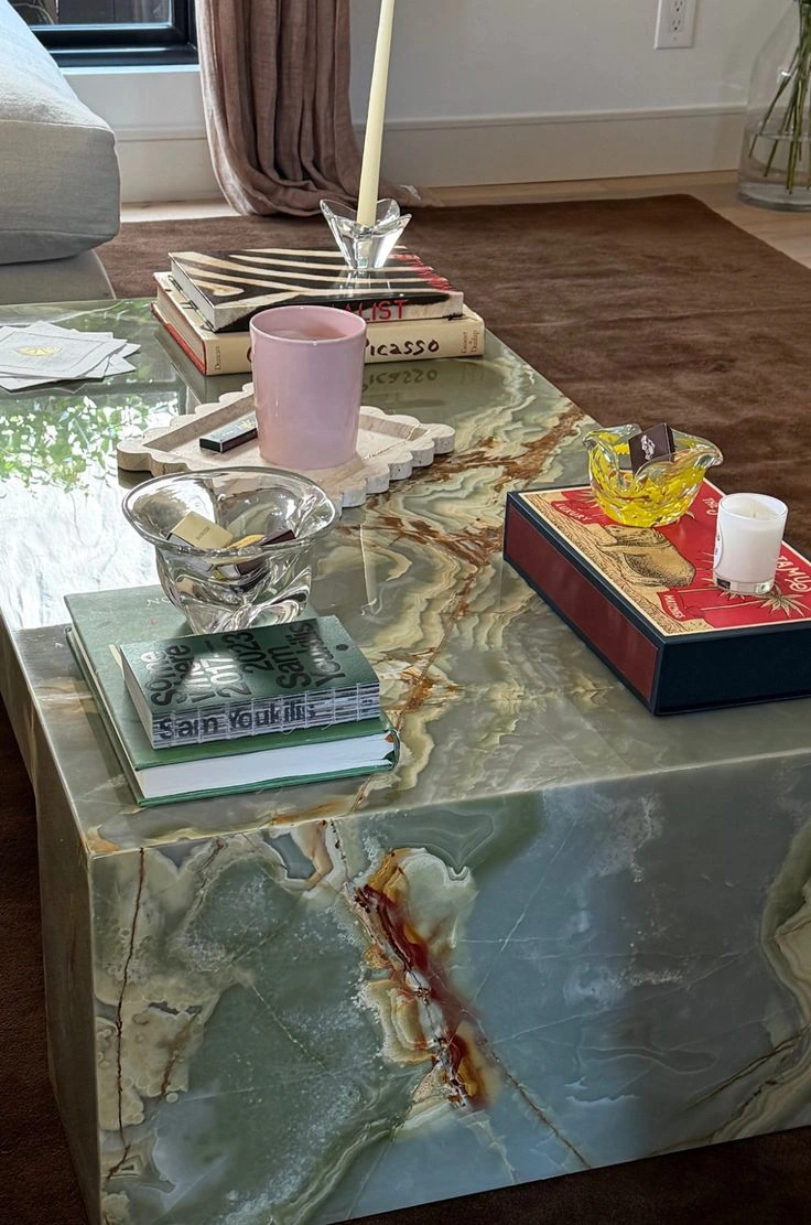 Green Onyx coffee table – view 03