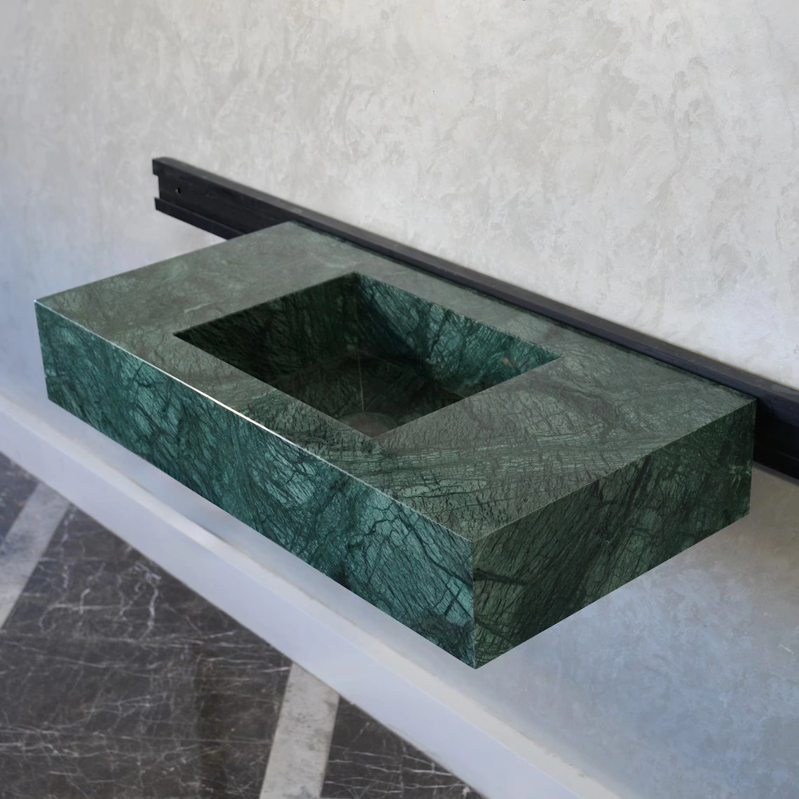 Verde Guatemala marble sink – view 01