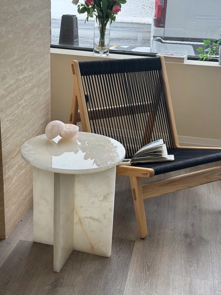 White Onyx side table – view 02